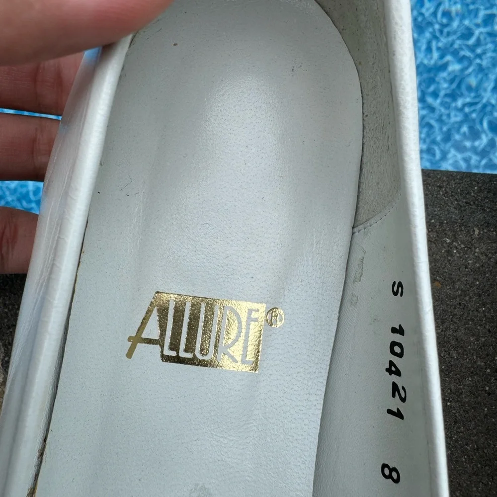 Allure Women’s Flats White Size 8‎